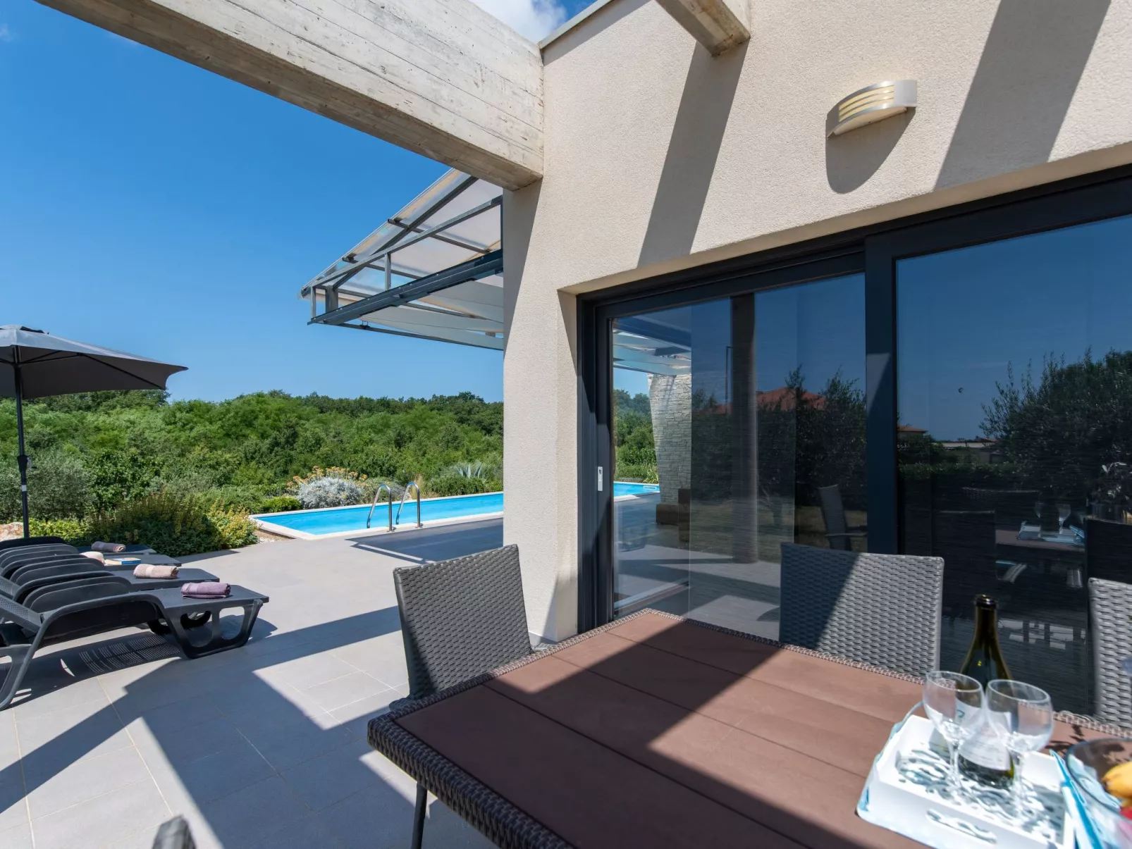 Wunderschönes Ferienhaus in Bužinija mit Pool-Draußen