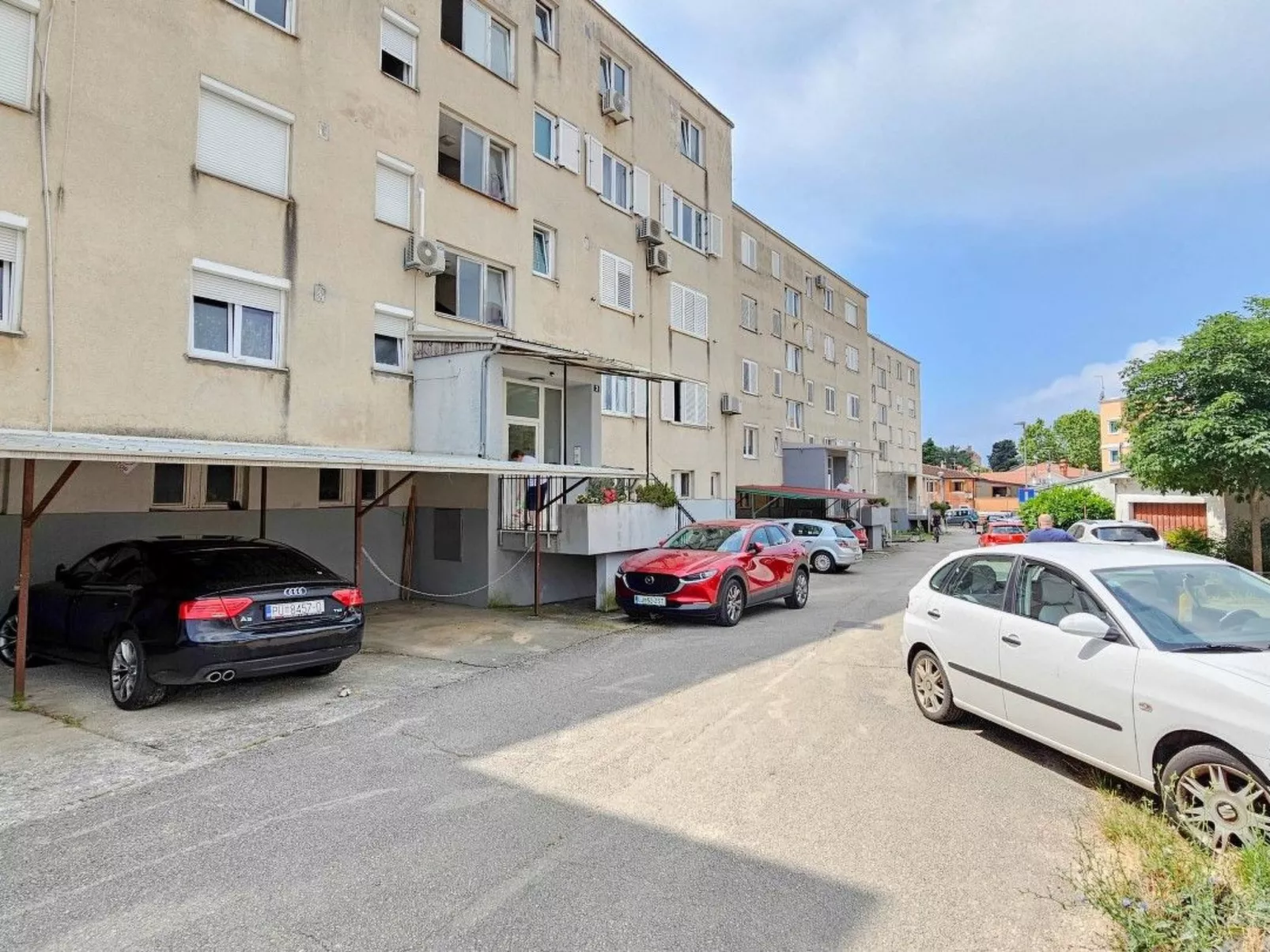 Wohnung im Zentrum mit einem Balkon-Draußen