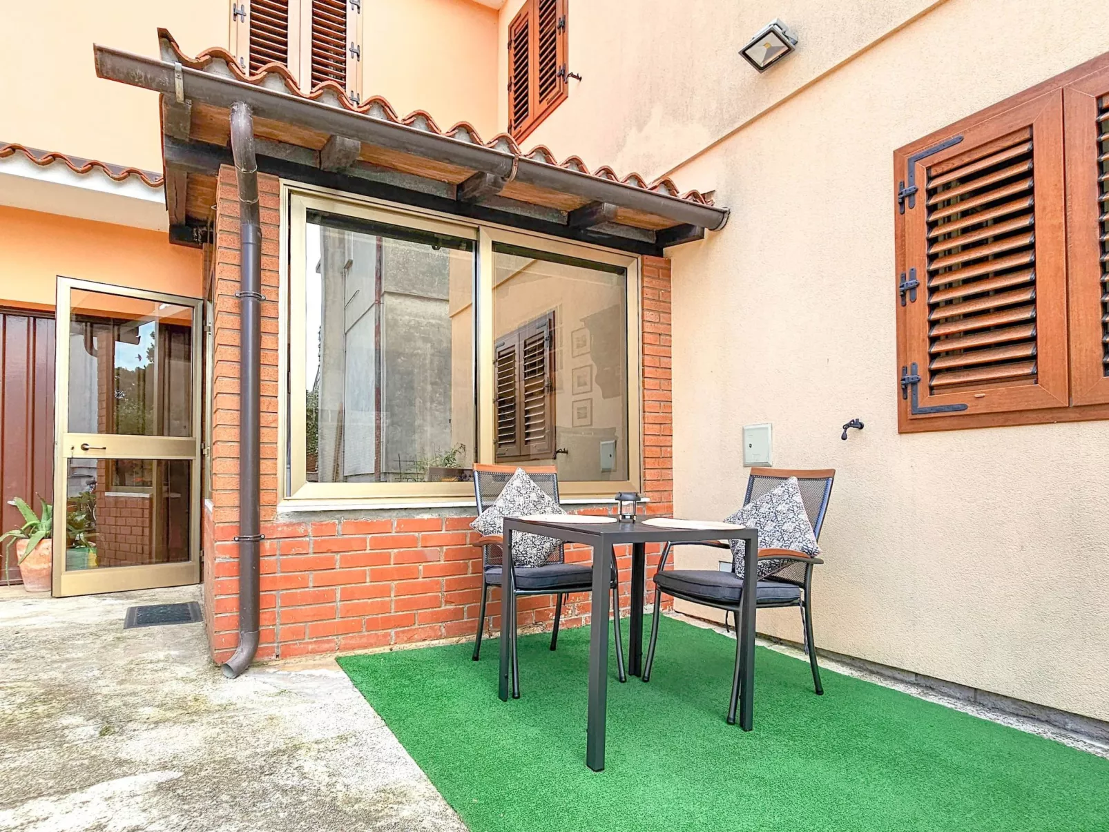 Für 2 Personen ca. 30 m&sup2; in Karigador, Istrien (Umag und Umgebung)-Draußen