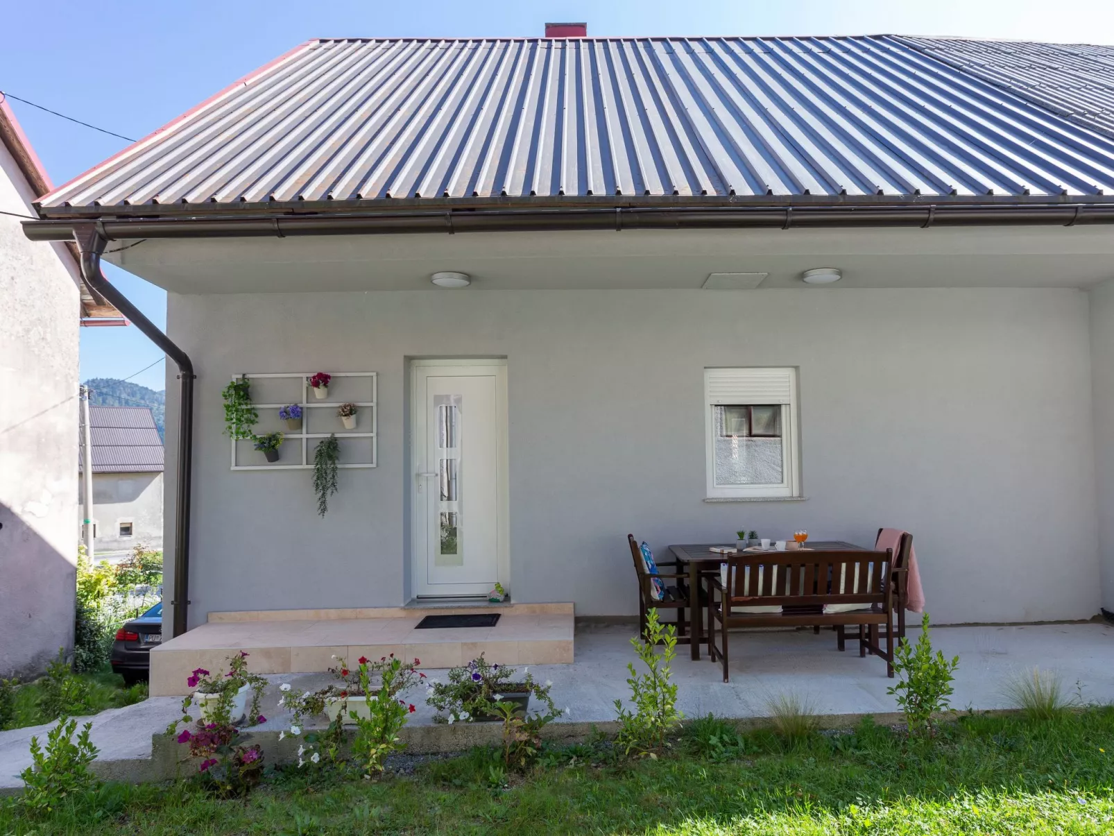 Anna in Lokve-Dehors