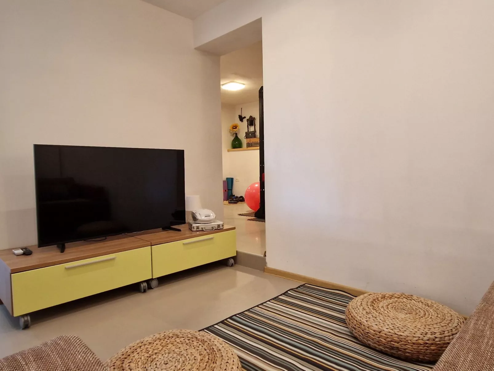 Freistehende Villa mit Garten und privatem Pool-Drinnen