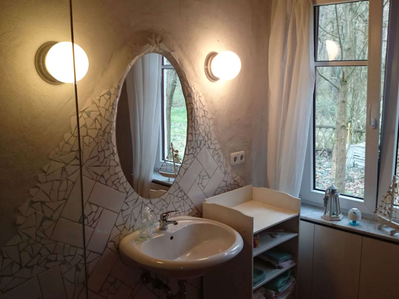 In ruhiger Lage am Waldrand mit Terrasse und großem Grundstück-Drinnen