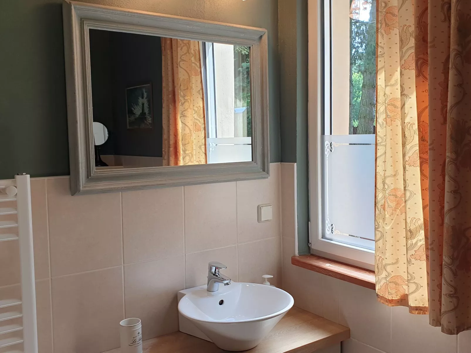 Mit Garten, Grill und Terrasse-Drinnen