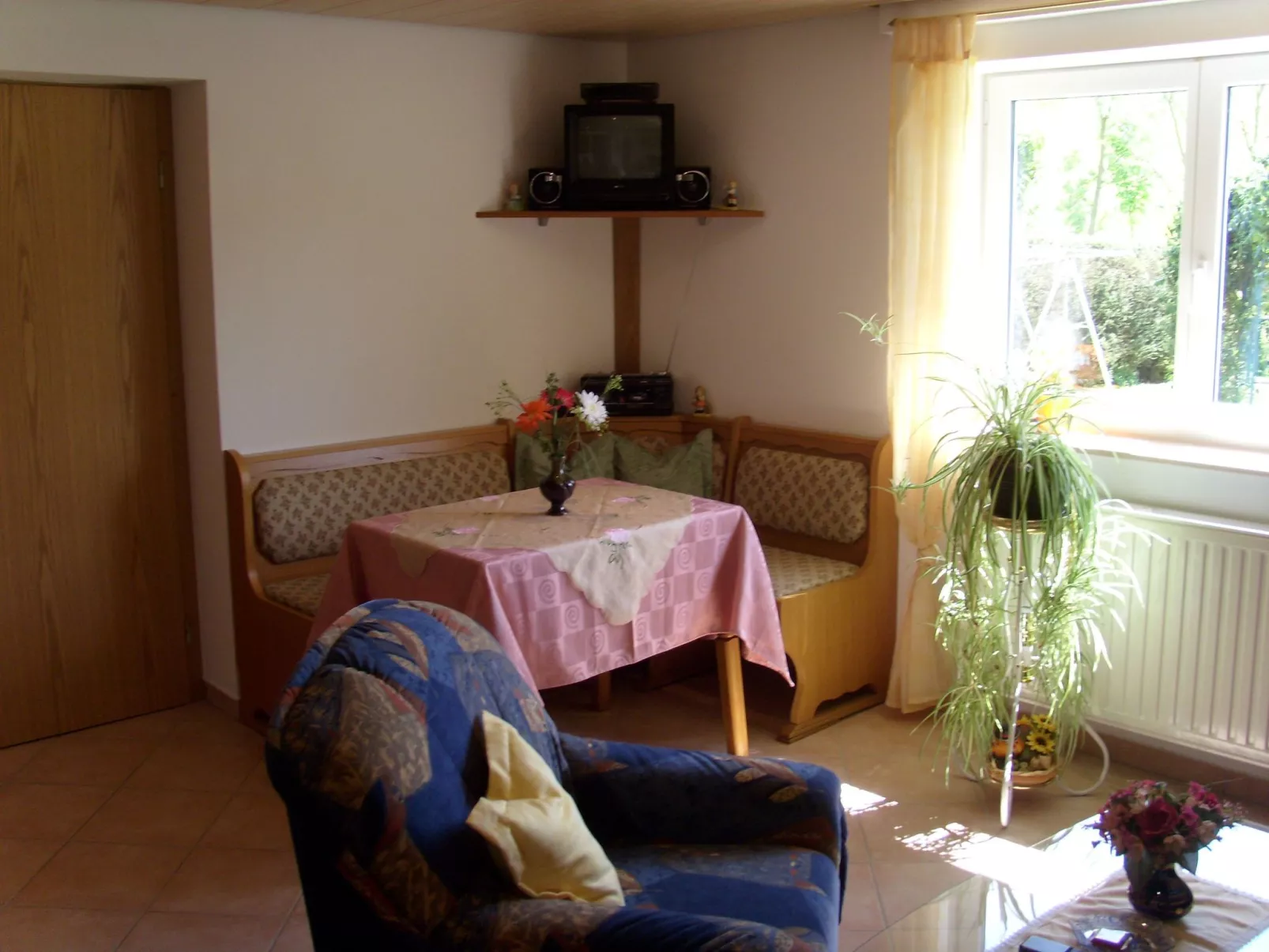 Mit Blick zur Wallfahrtskirche-Inside