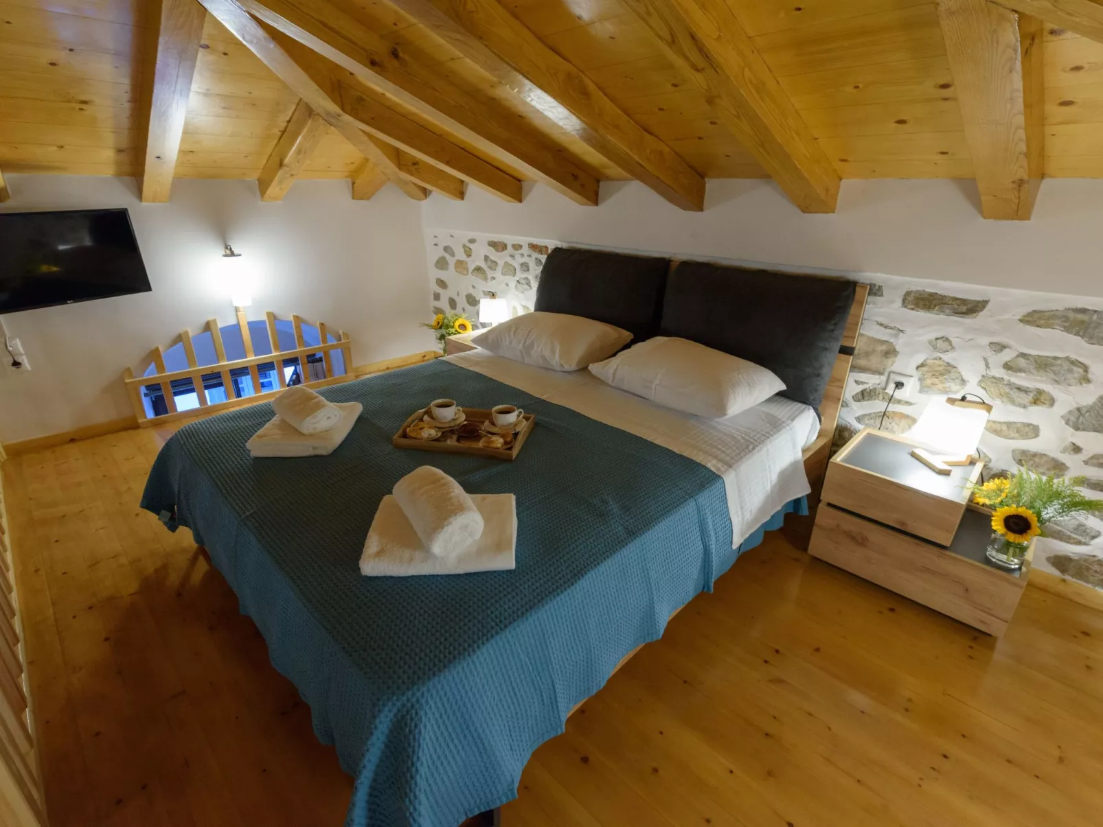 Mit Blick auf das Wasser-Inside