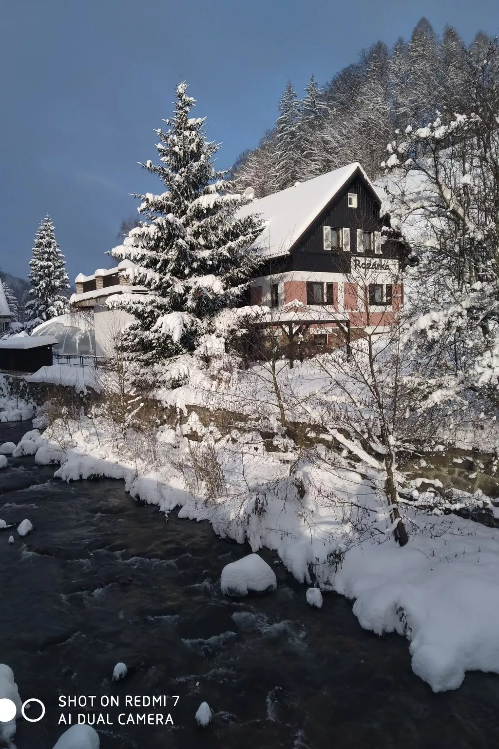 Mit solarbeheiztem Außenpool und Sauna-Draußen