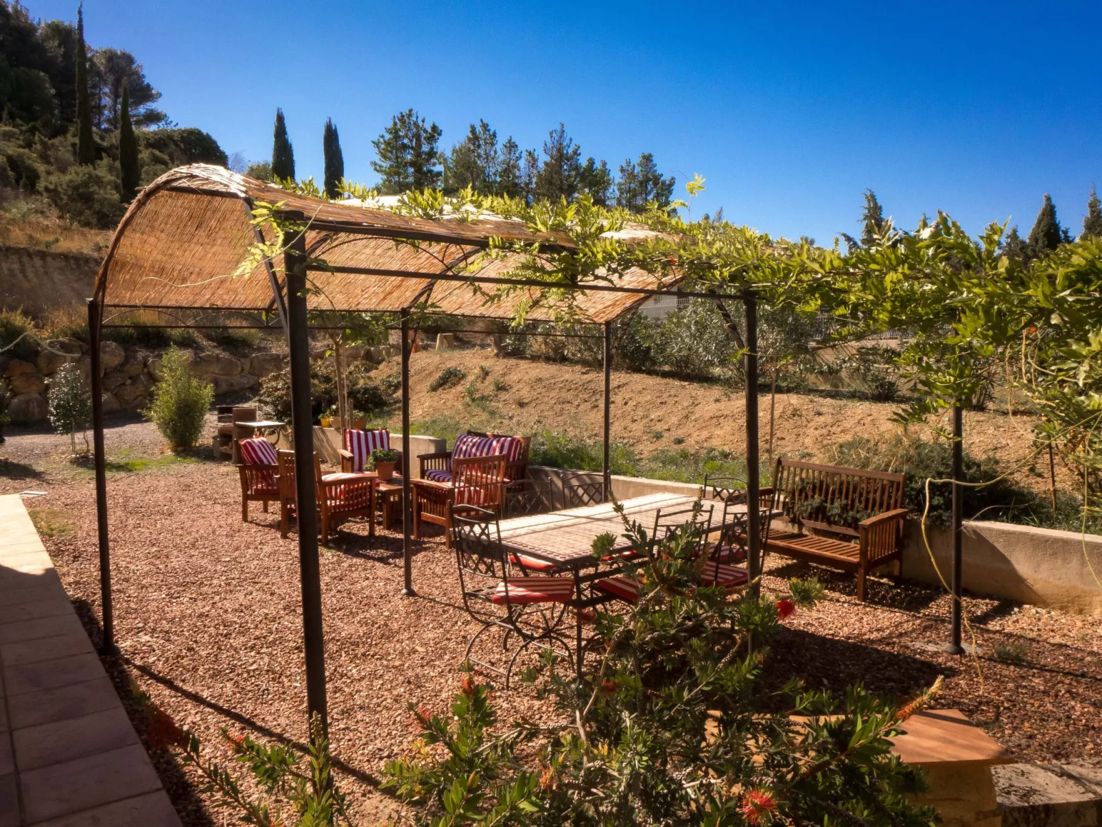 Komfortables Ferienhaus mit Privatpool-Outside