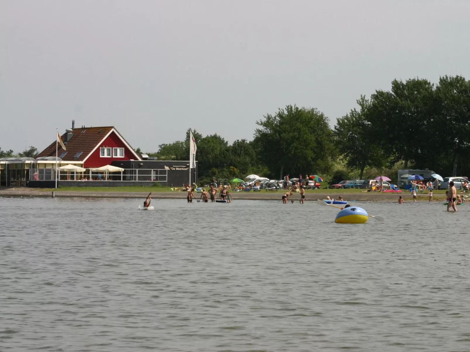 Gemütliches Haus mit komplett umzäuntem Garten-Outside