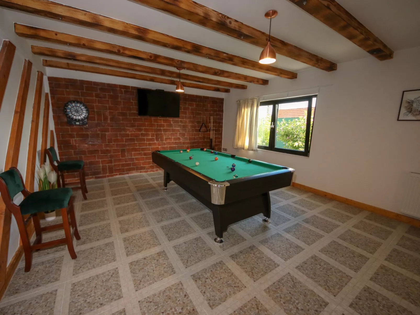 Gemütliche Villa Gabriel mit Schwimmbad-Dedans