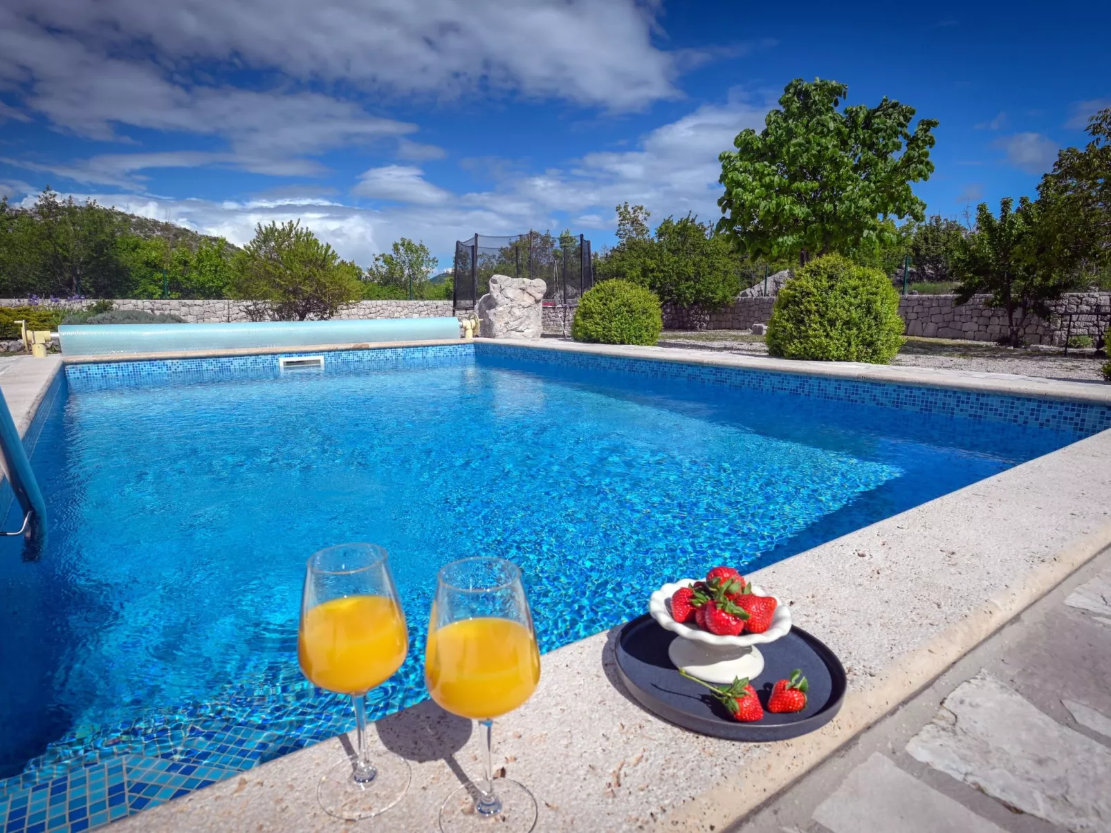 Freistehendes Ferienhaus in Duge Njive mit Privatem Pool-Outside