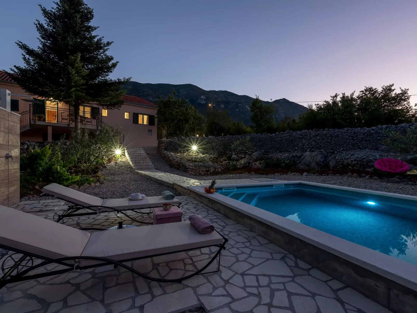 In Rašćane mit Beheiztem Pool-Outside