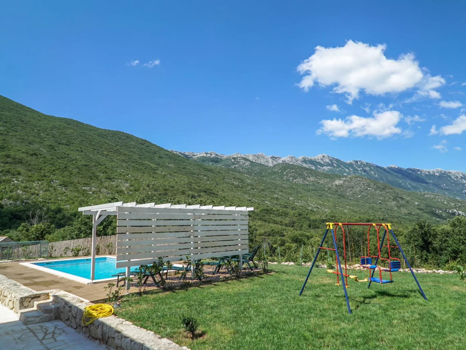 In Zagvozd mit Privatem Pool-Outside