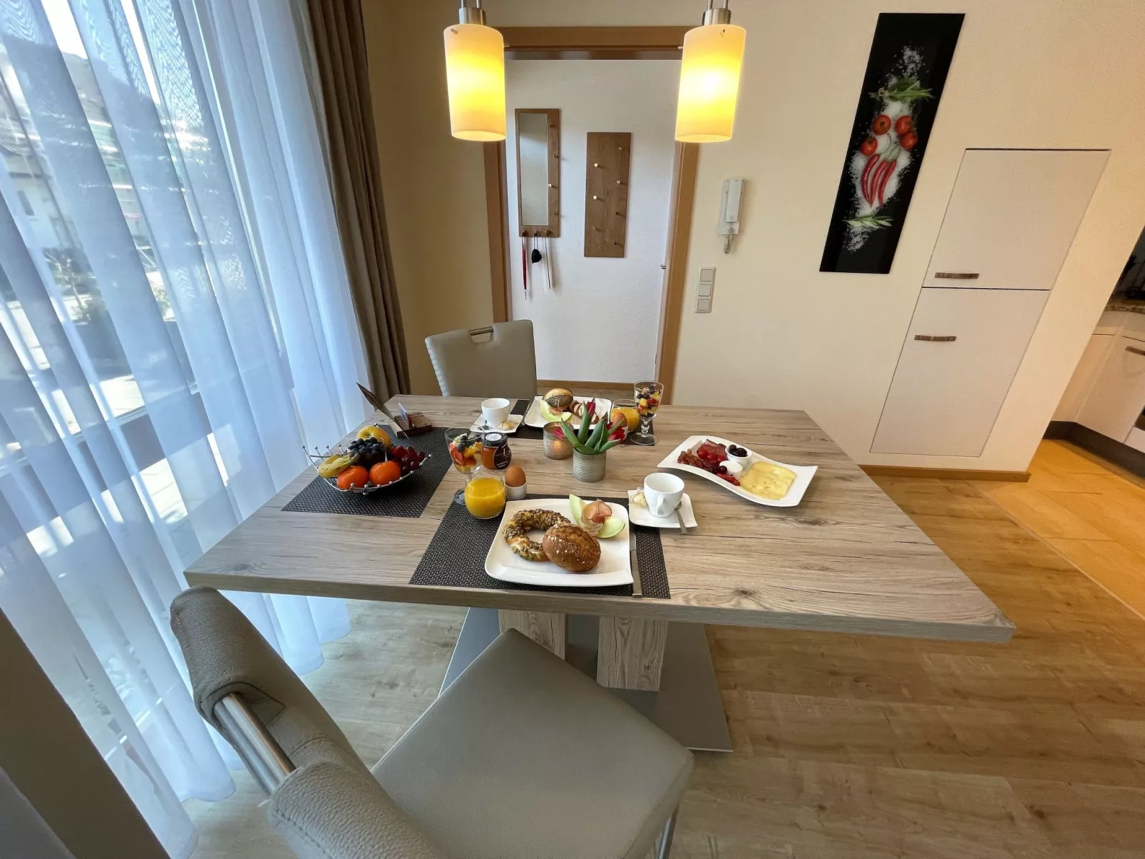 Mit Parkplatz und Terrasse-Inside