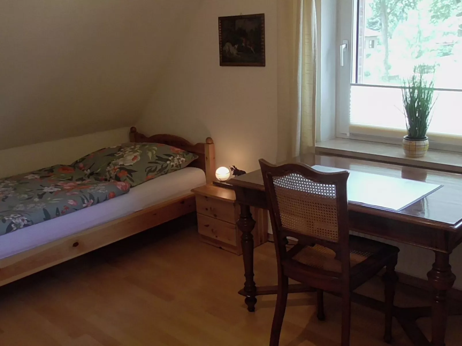 Mit überdachter Terrasse und Carport-Drinnen