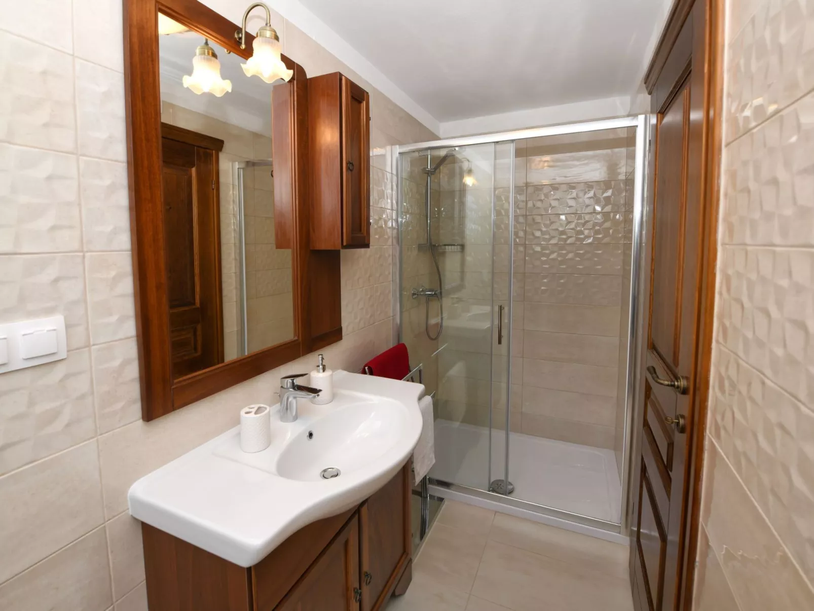 Mit Privatpool für 6 Personen ca. 130 m&sup2; in Markovici, Istrien (Binnenland-Image-tags.info