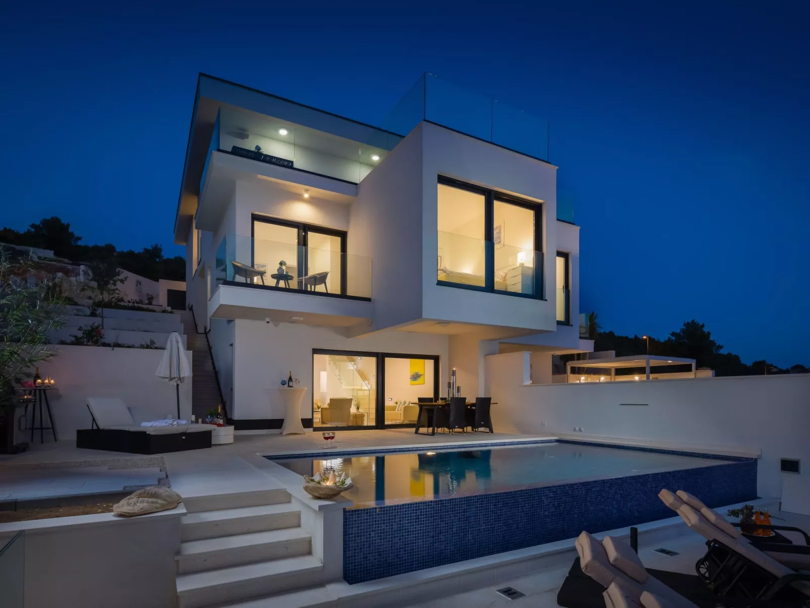 In Dvornica mit Privatem Pool-Outside