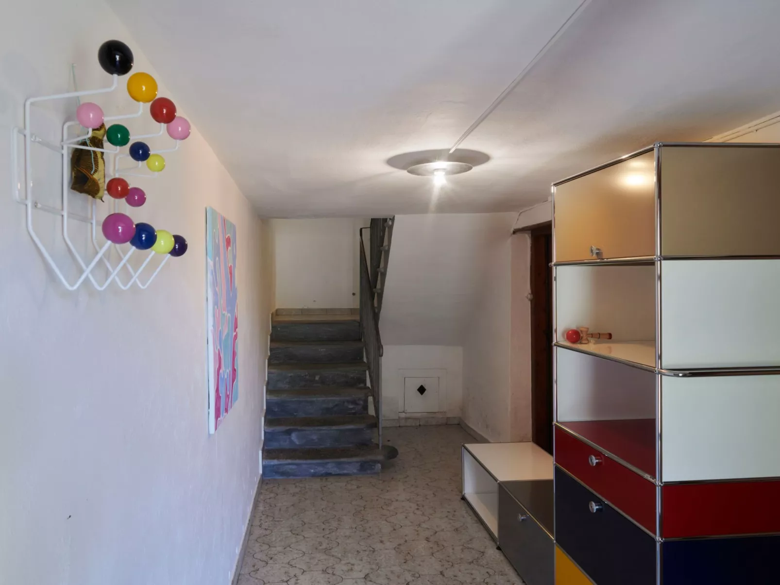 Waterfall House-Dedans