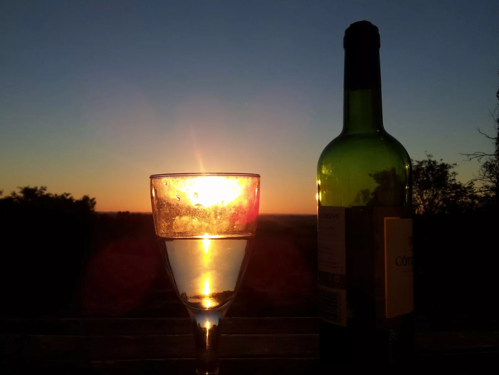 Schönes Ferienhaus mit Pool in Villautou-Draußen