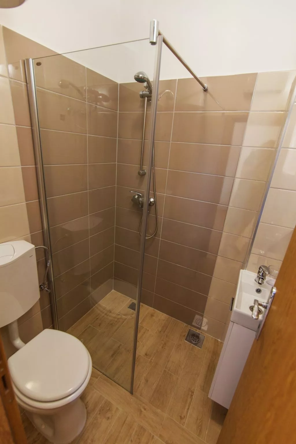 In Opanci mit beheiztem Pool, Parkplatz-Inside