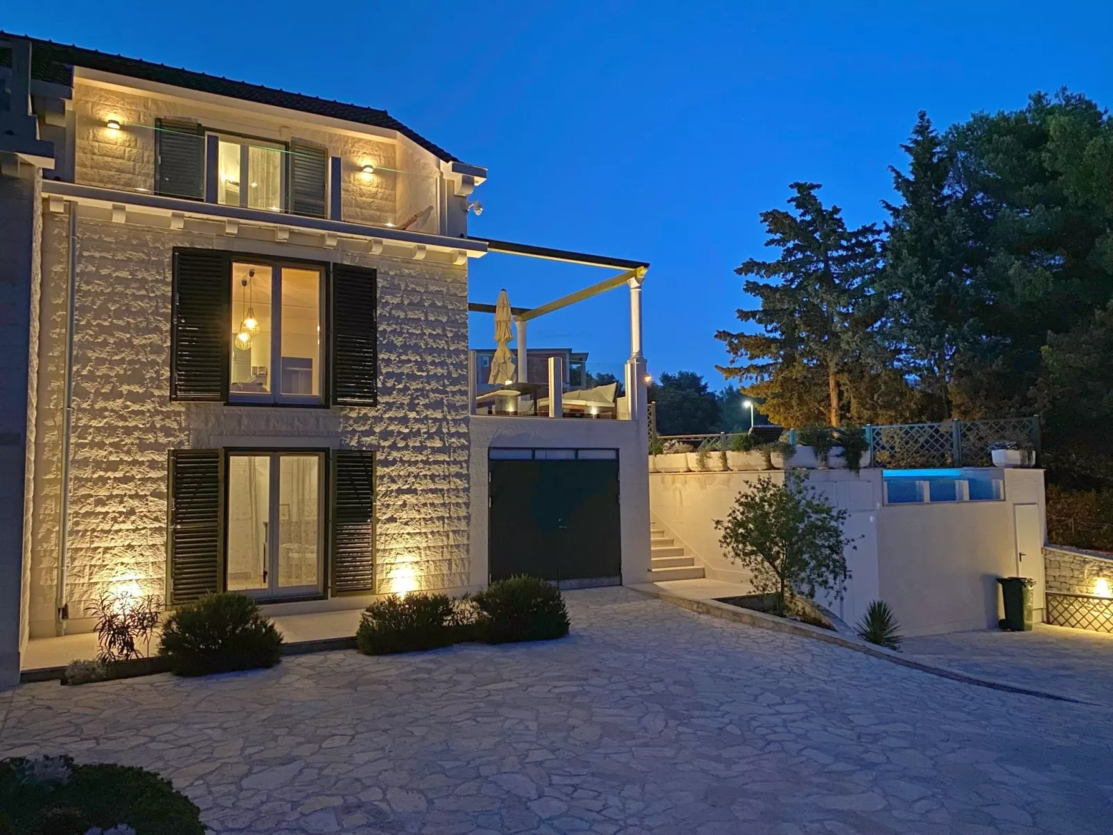 Schönes Ferienhaus mit privatem Pool-Outside