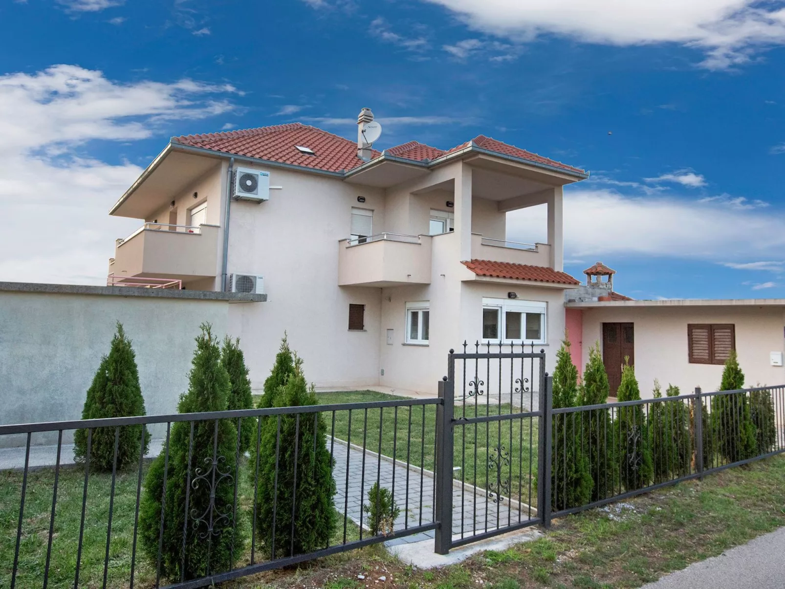 Villa "Sonnenblume" mit eigenem Garten und Grill-Image-tags.info