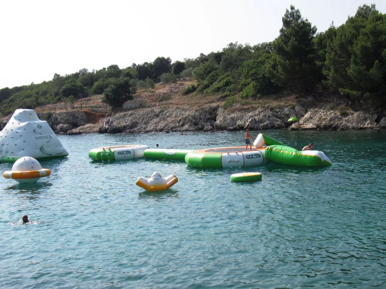 Gemütliches Ferienhaus in Pinezići mit großer Terrasse-Dehors