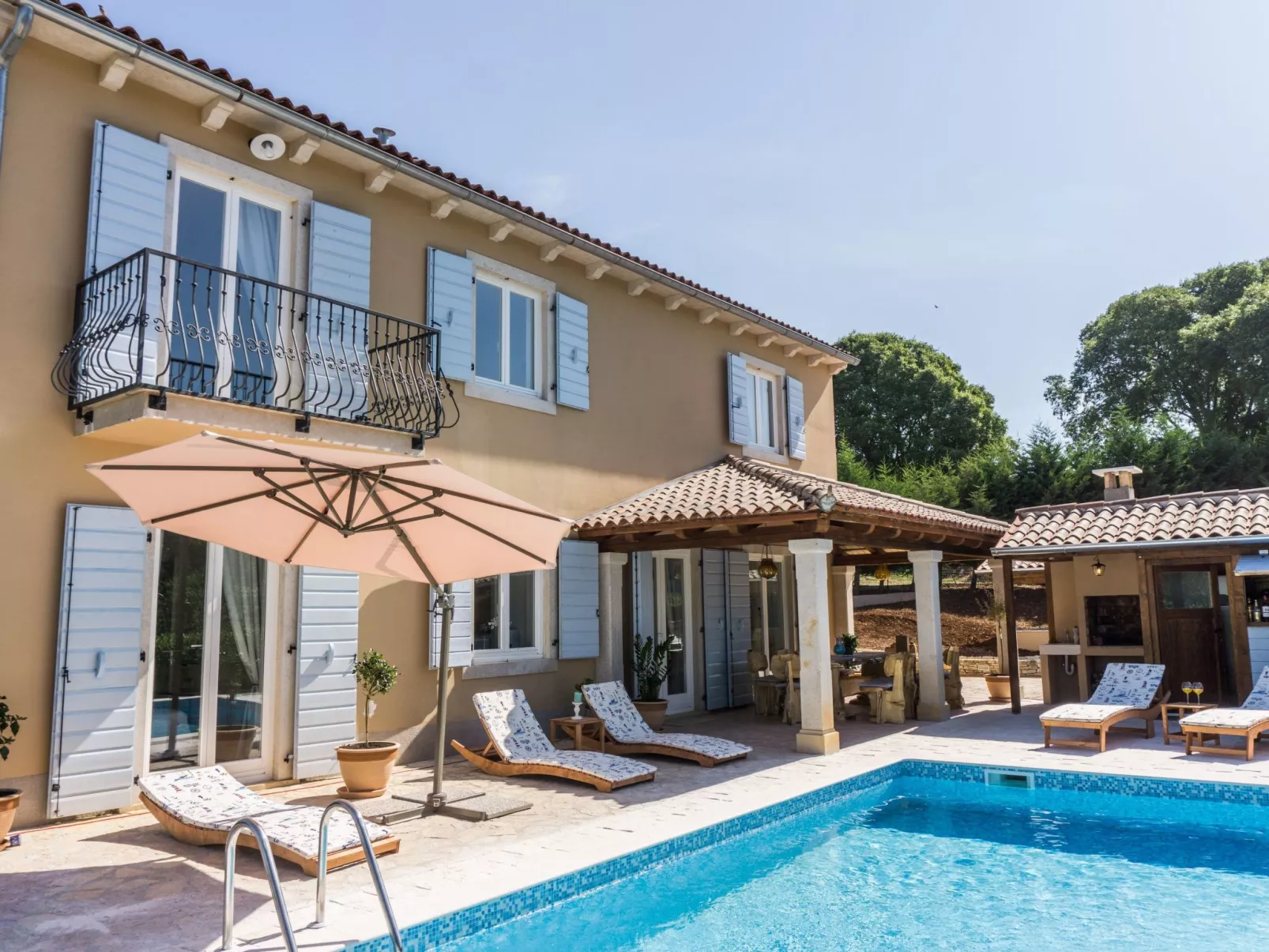 Nettes Ferienhaus in Smoljanci mit Privatem Pool-Draußen