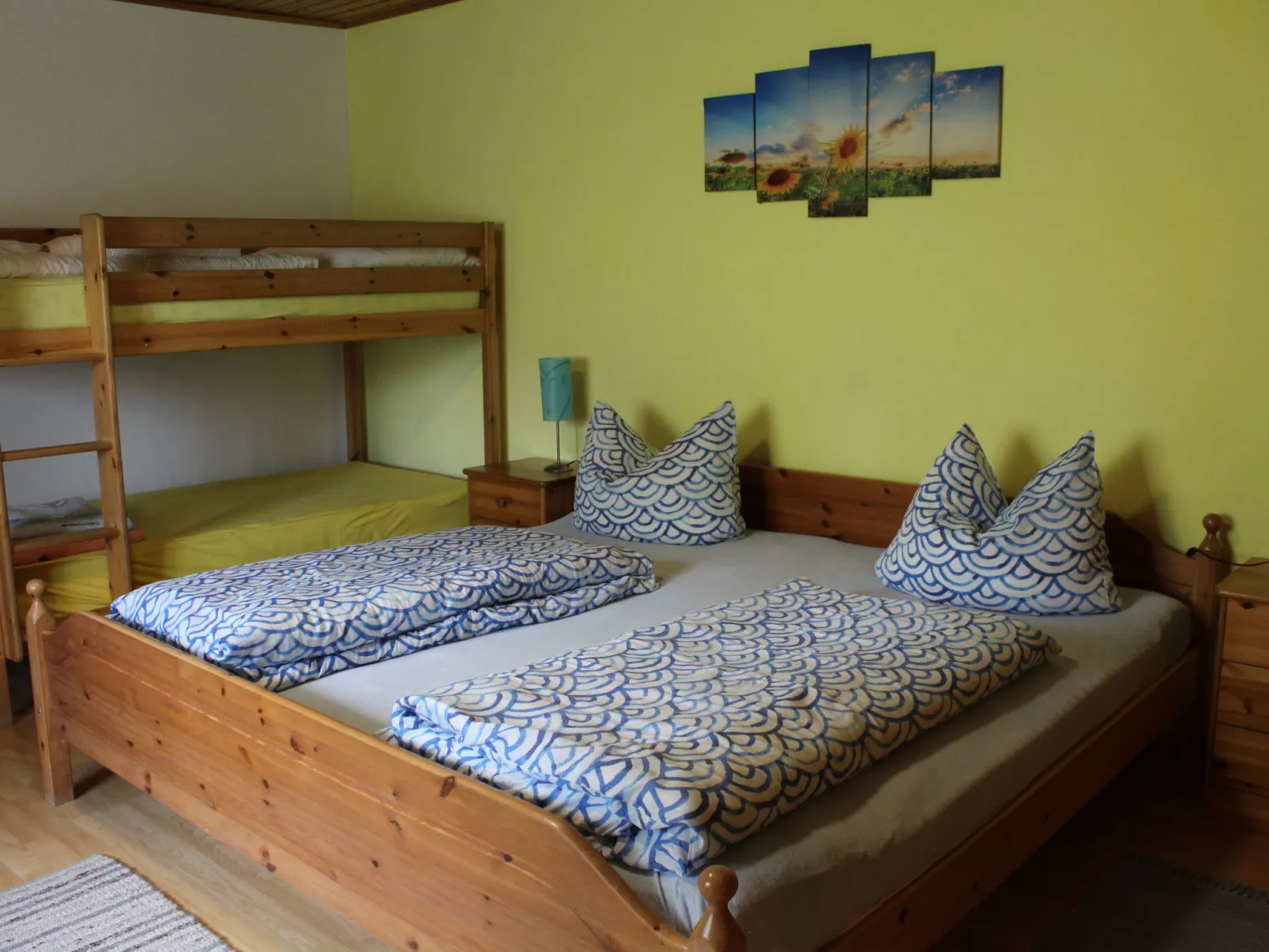 Mit Kaminofen, Fitnessraum und Sauna-Drinnen