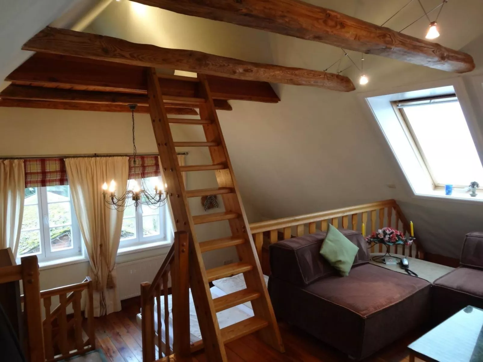 In ehemaliger Dorfschule am Dorfrand-Drinnen