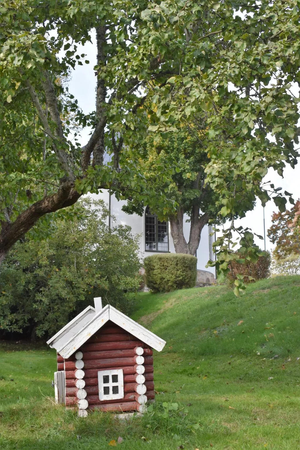 Typisch schwedisches Ferienhaus mit Garten-Dehors