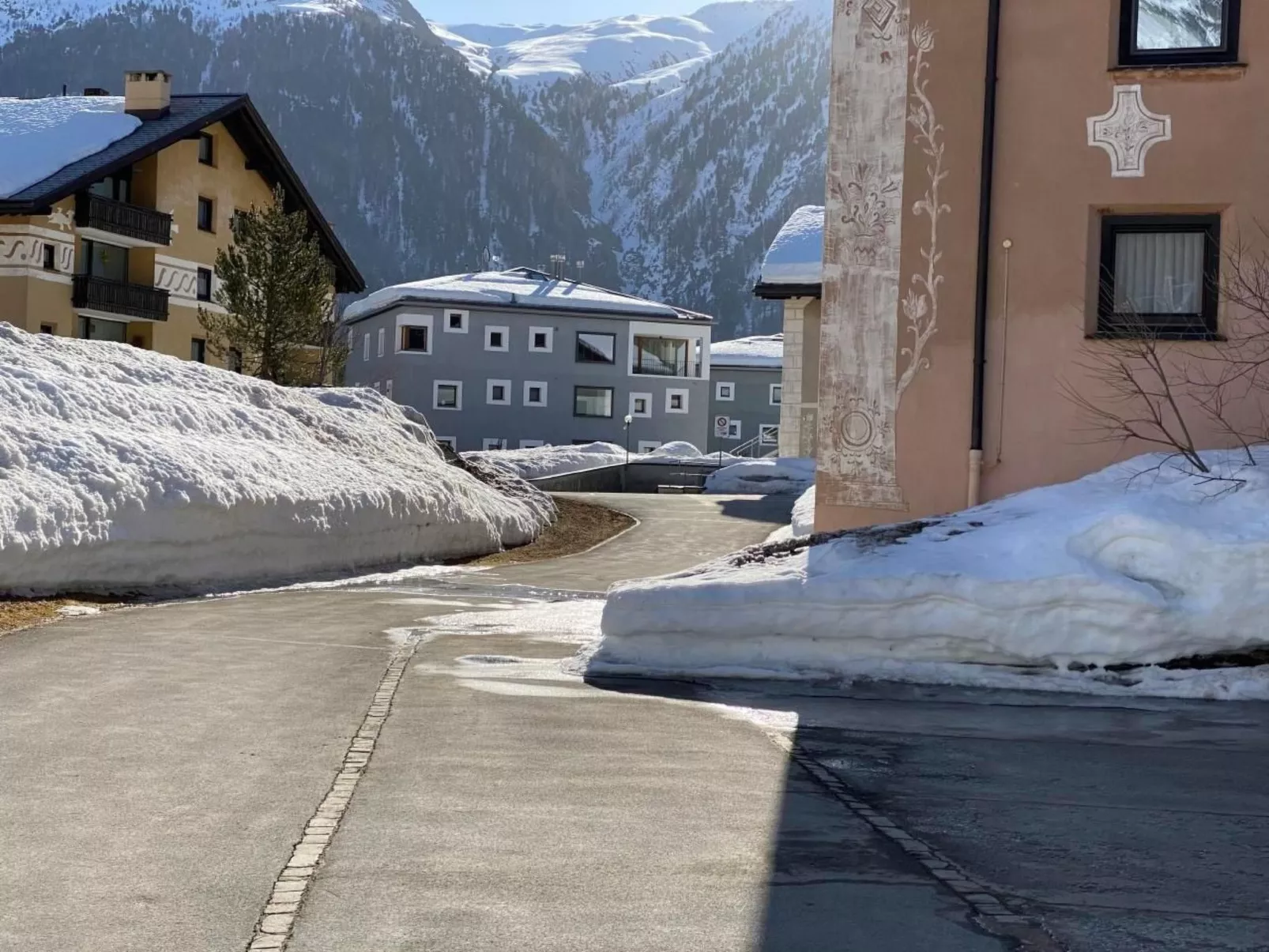 Chesa Calderas-Outside