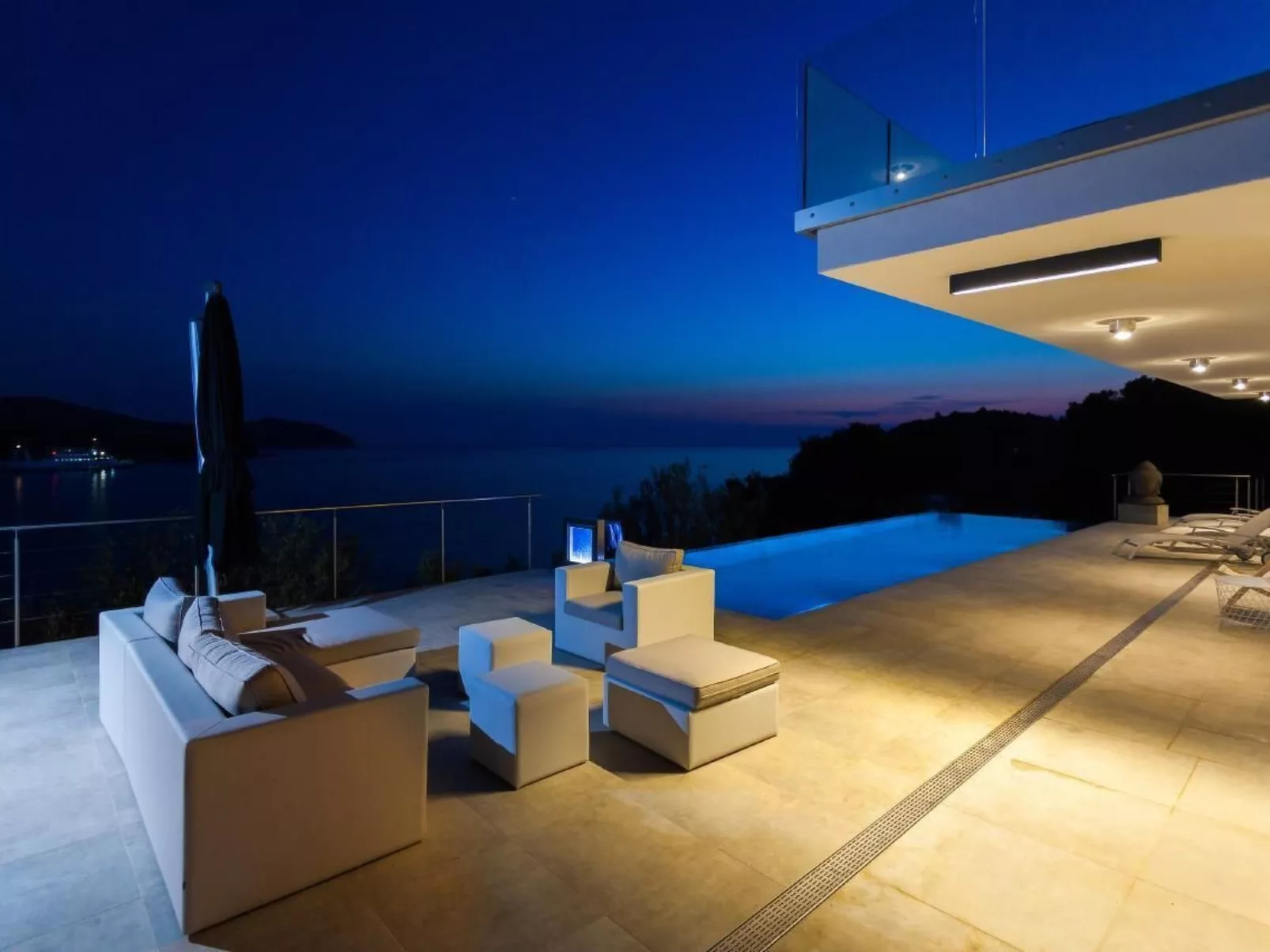 Villa Style and Sea-Inside