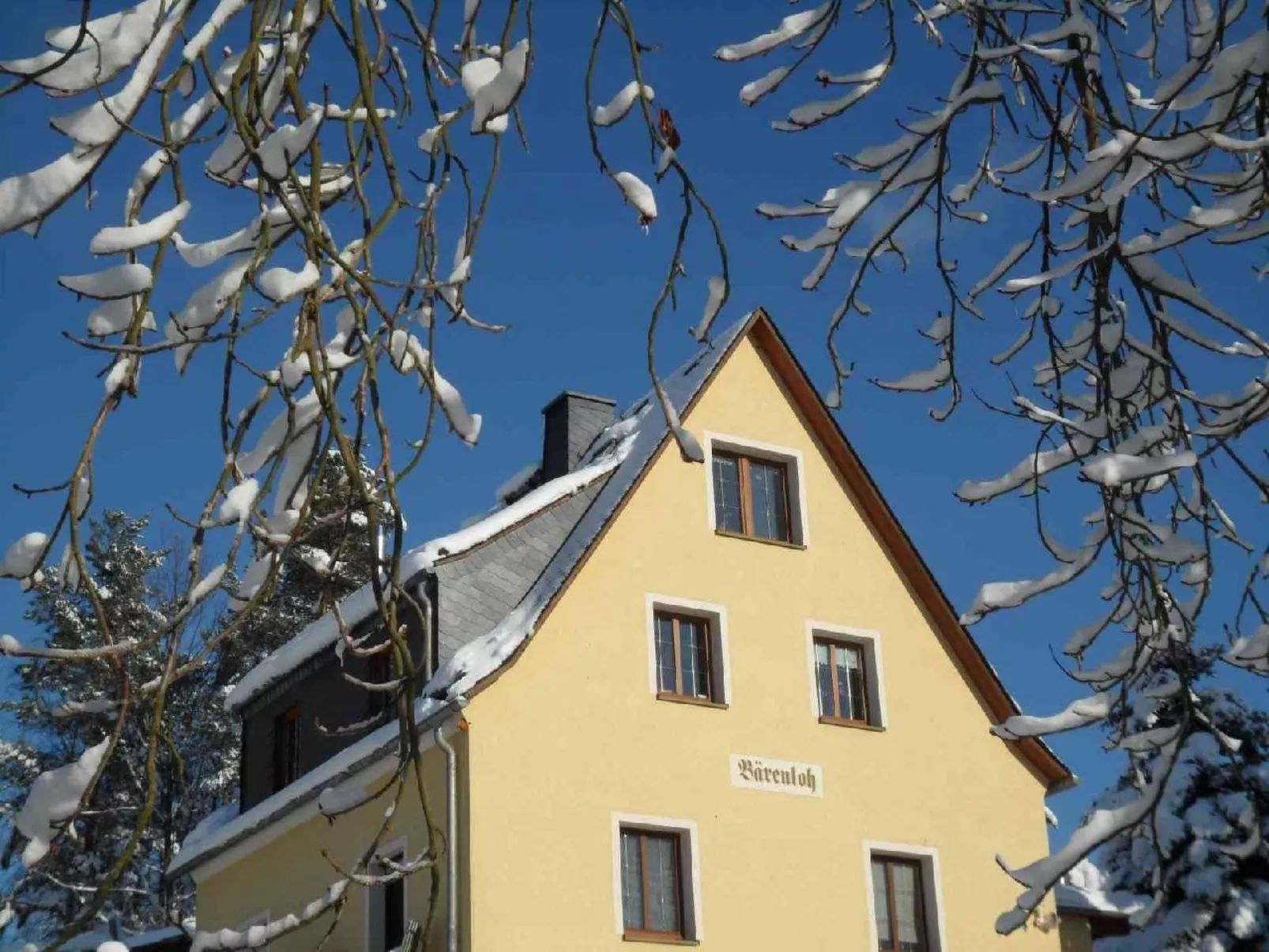 Mit Blick auf das Wasser-Draußen