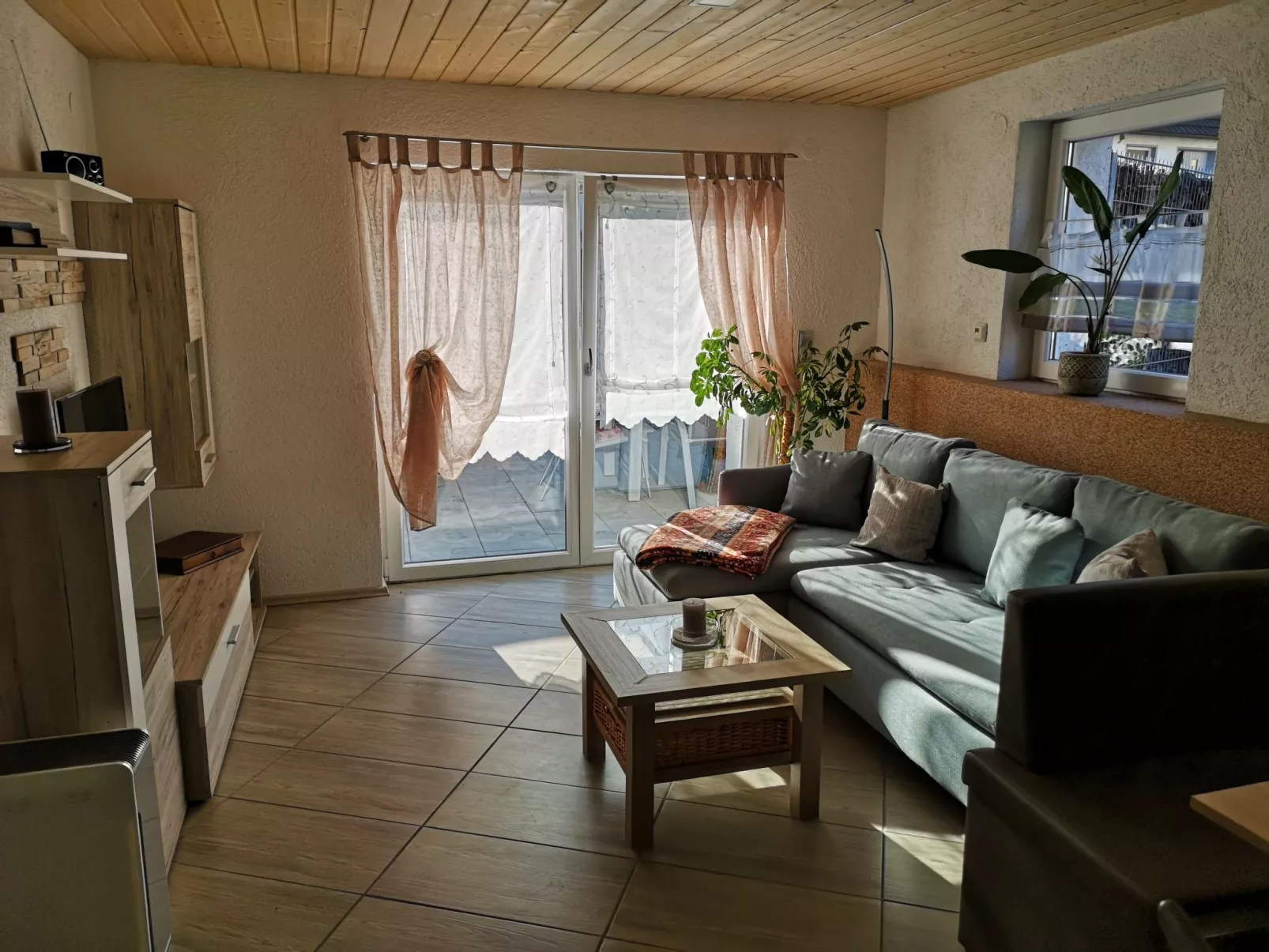 "Sonne & Mond"-Dedans