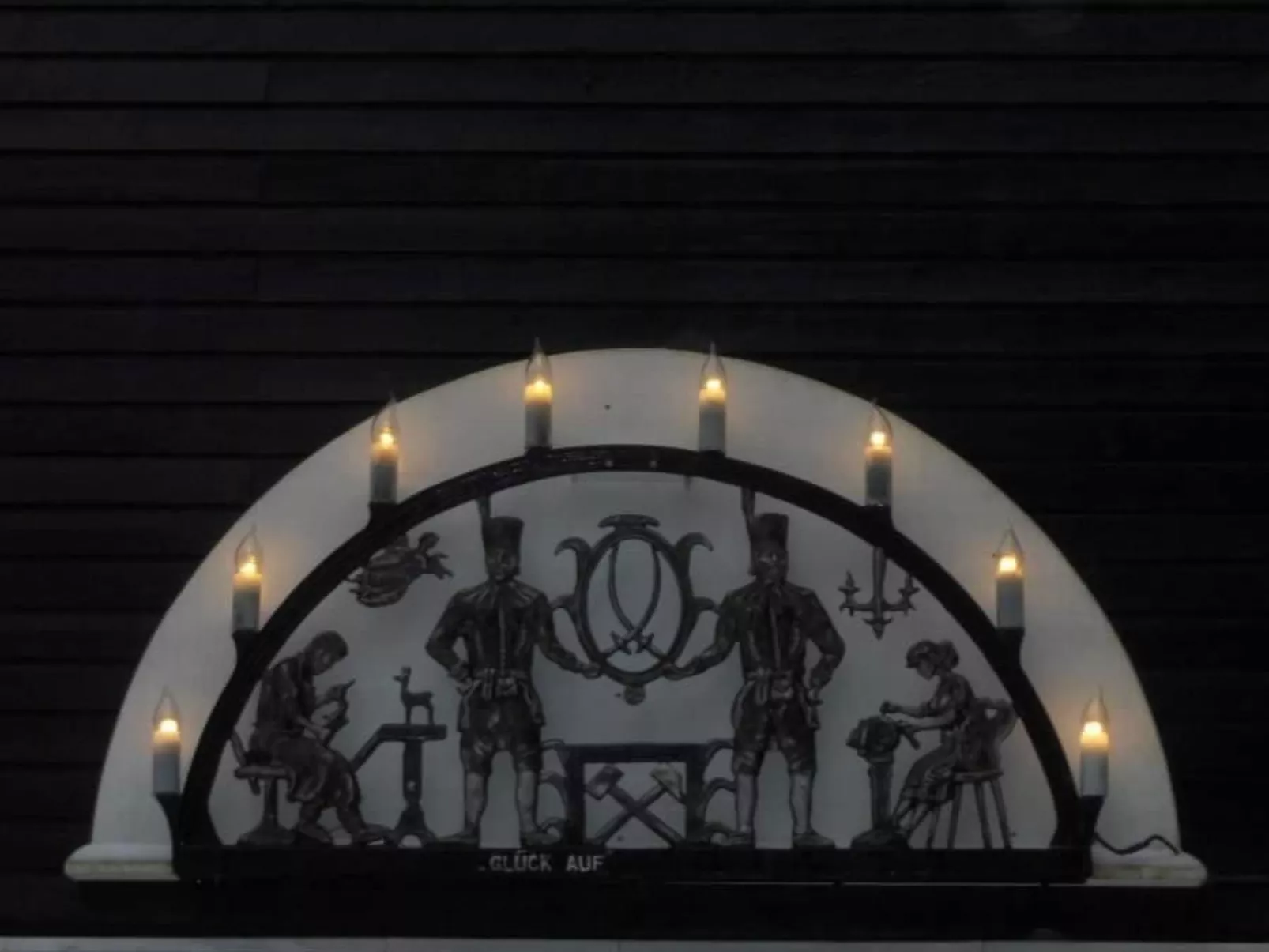 Premium-Ferienwohnung mit Balkon und Bergblick-Outside