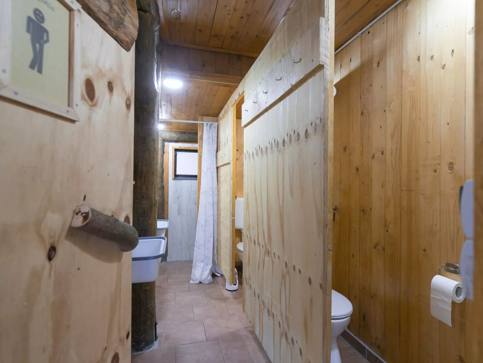 Gruppenhütte-Drinnen