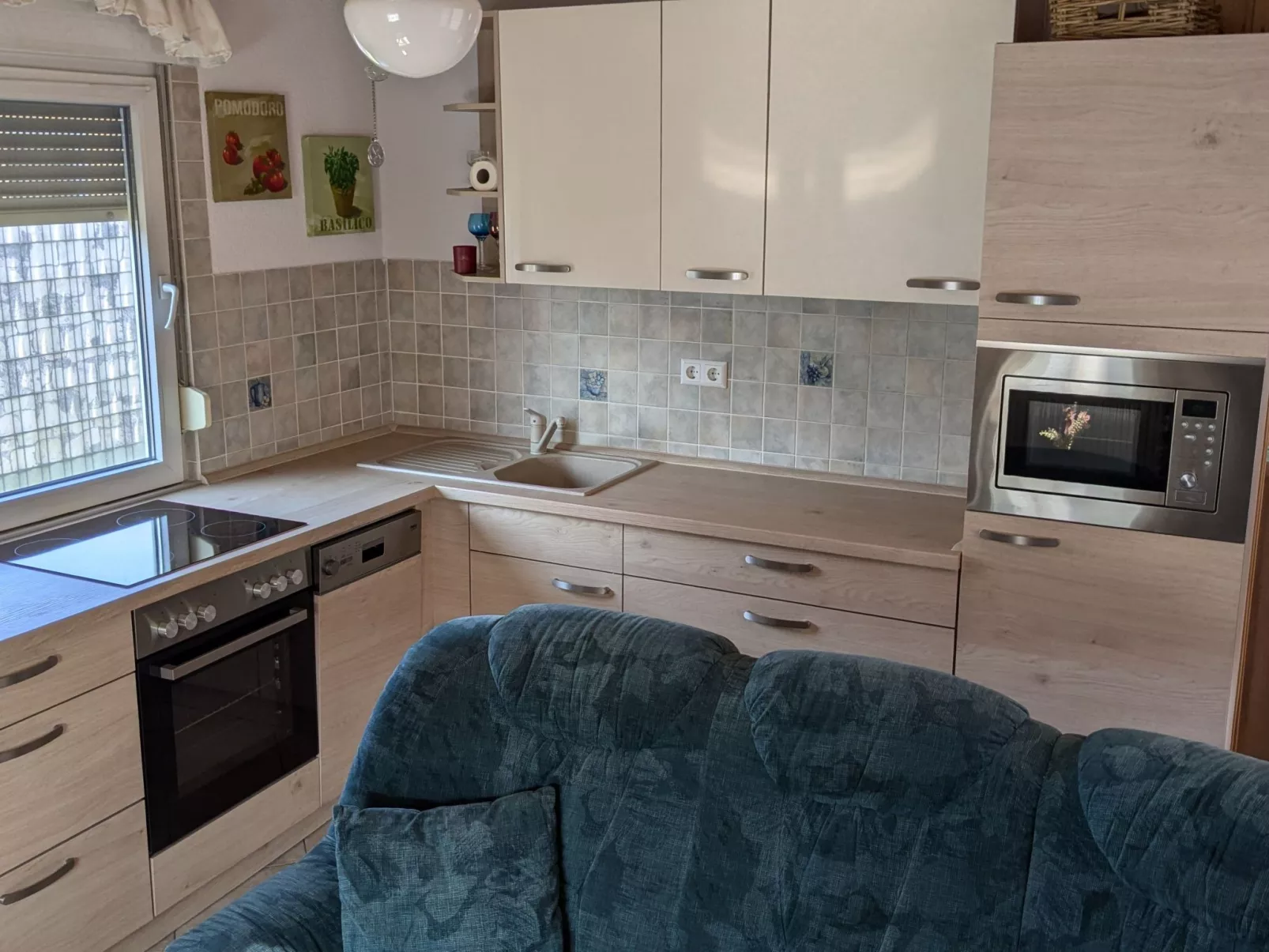 Mit Garten, Grill und Terrasse-Inside