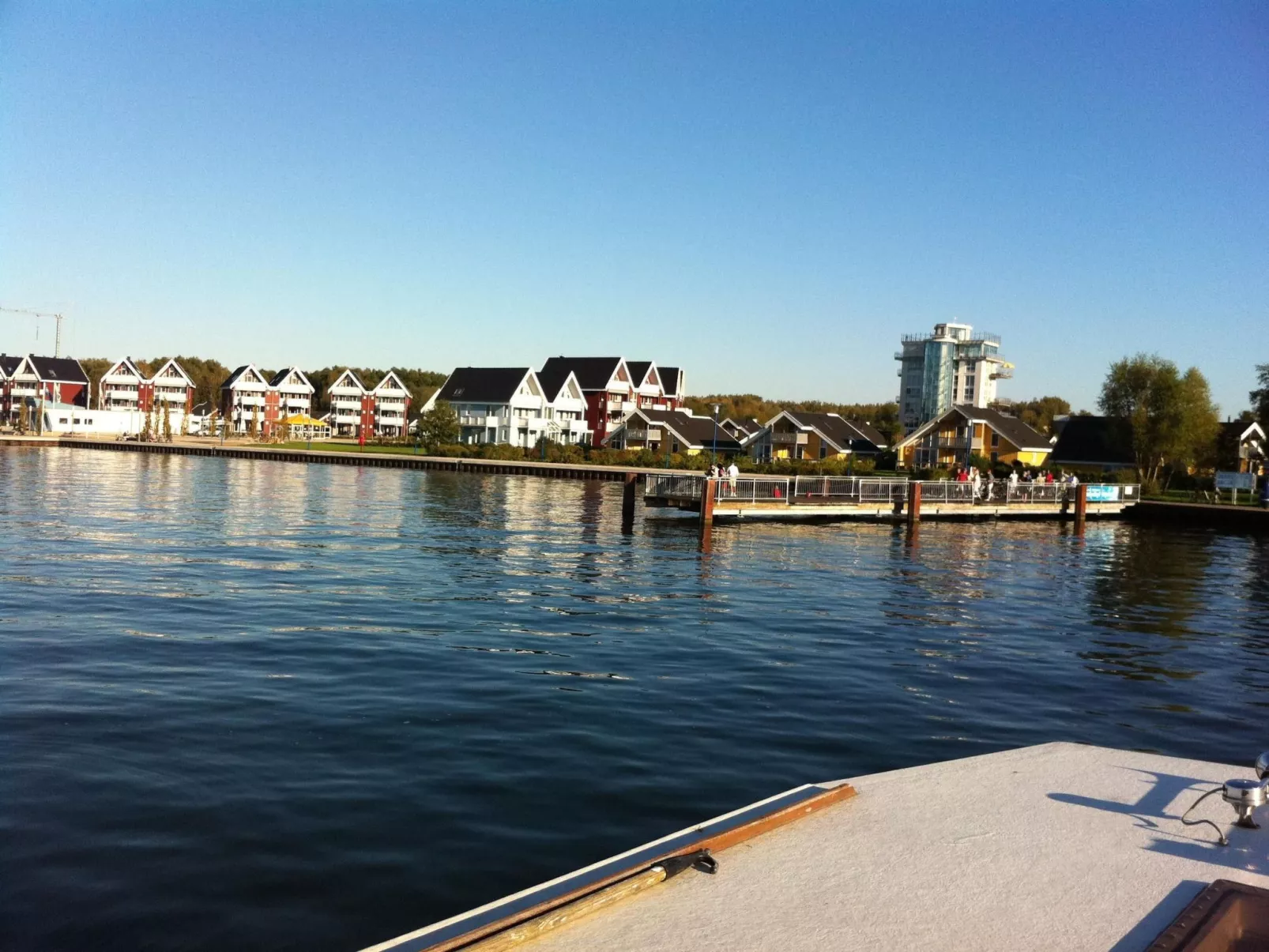 Am Wasser mit Terrasse und Kaminofen-Image-tags.info