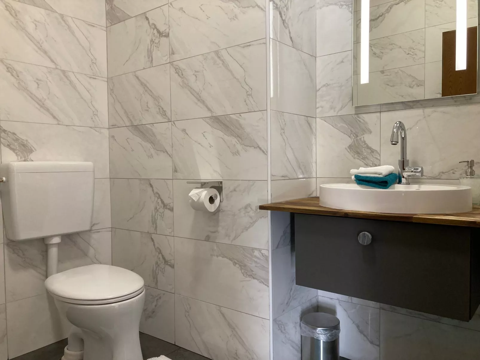 Wohnung mit Balkon und 2 Schlafzimmer-Image-tags.info