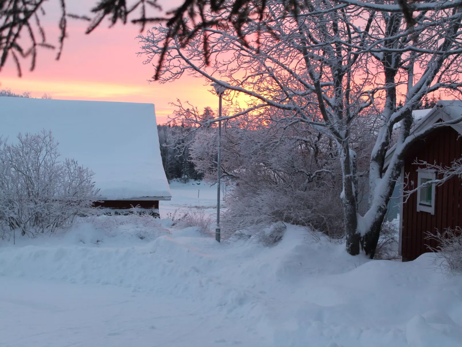 Anwesen mit eigenem Garten und Grill-Outside