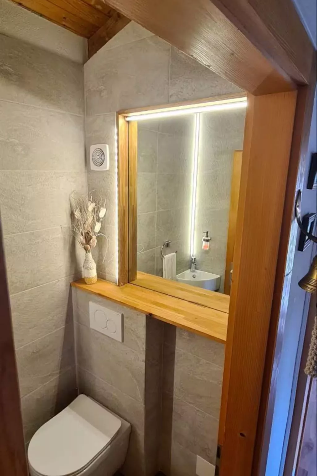 Chalet mit Seeblick, Jacuzzi, Sauna und Garten-Inside