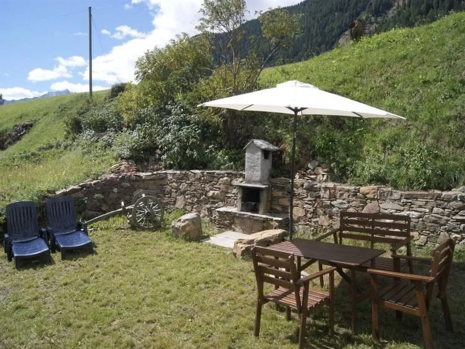 Charmantes 3.5 Zi Rustico-Draußen