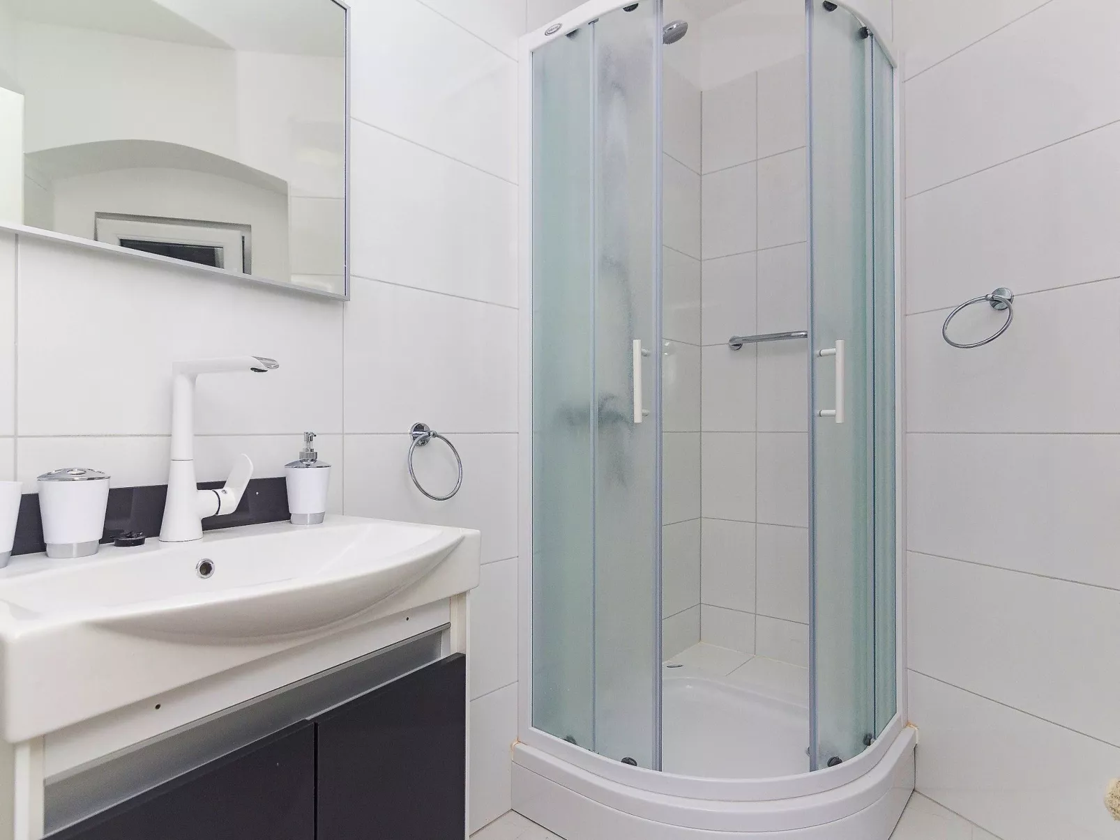 Schönes Steinhaus mit beheiztem Pool, Terrasse m-Drinnen