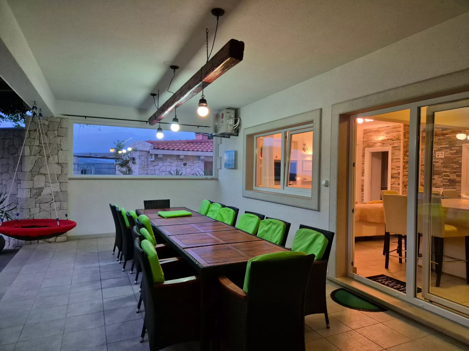 Komfortables Haus in Selca mit privatem Parkplatz-Draußen