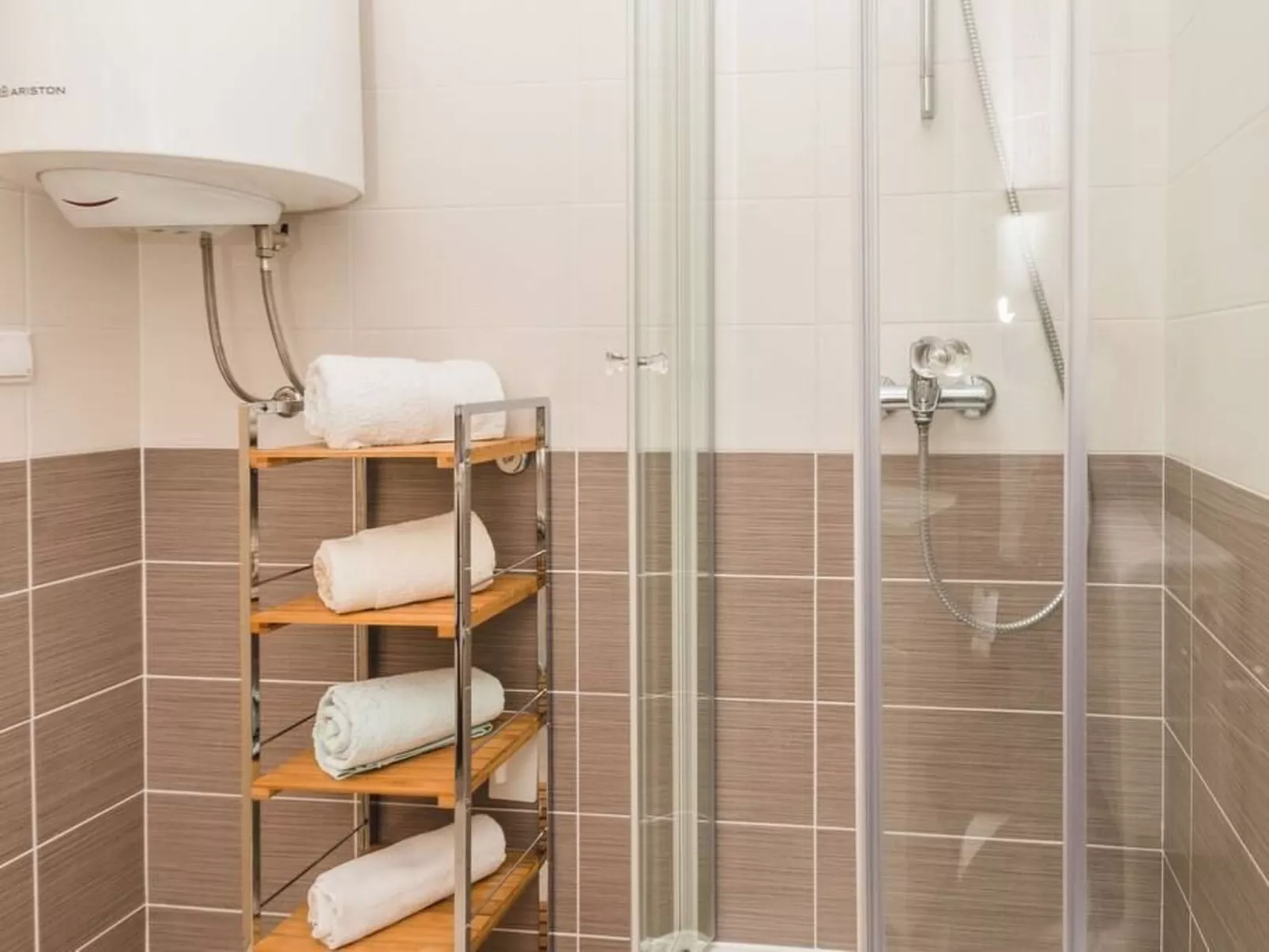 Große Wohnung in Klimno mit Möbliertem Balkon-Dedans