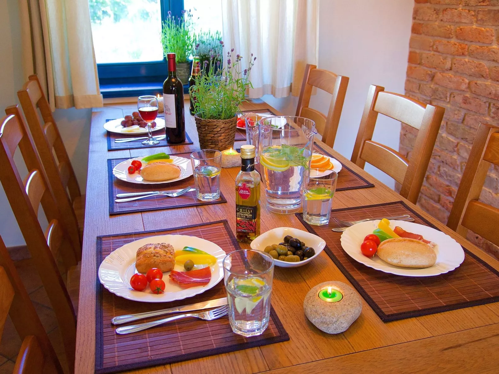 Ferienvilla mit Blick auf das Wasser-Dedans