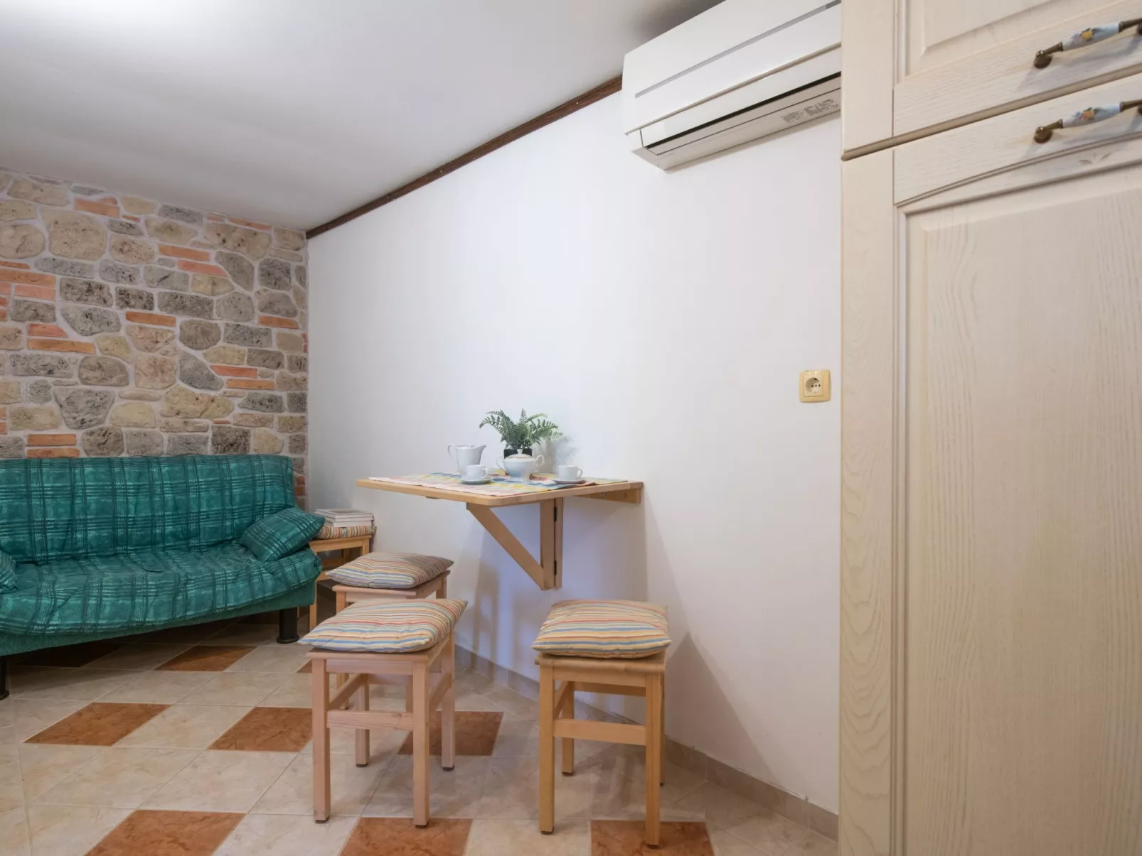 Studio apartment Larca-Image-tags.info