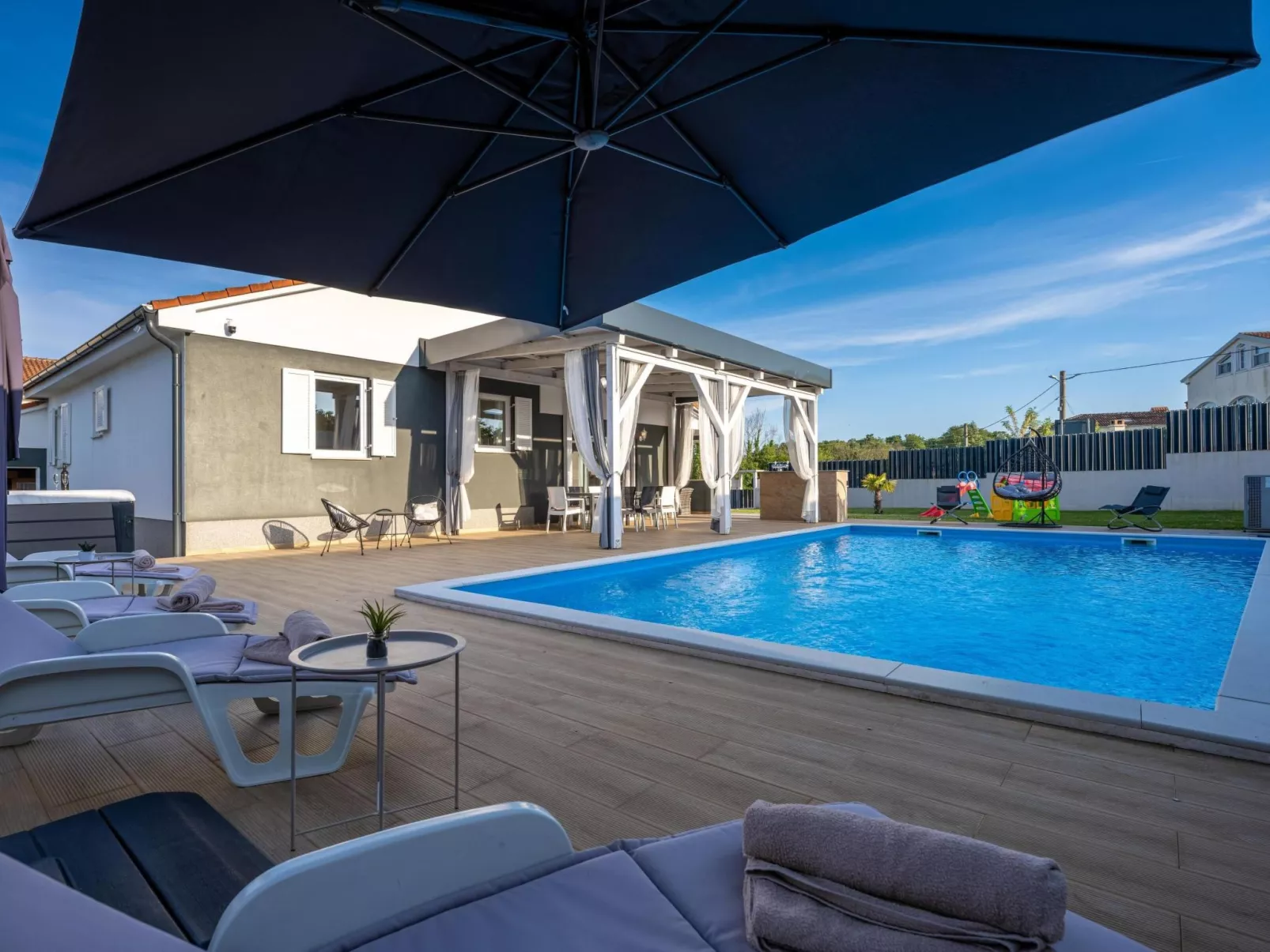 Schöne Villa Beauty für 6 Personen und 1 Kind-Outside