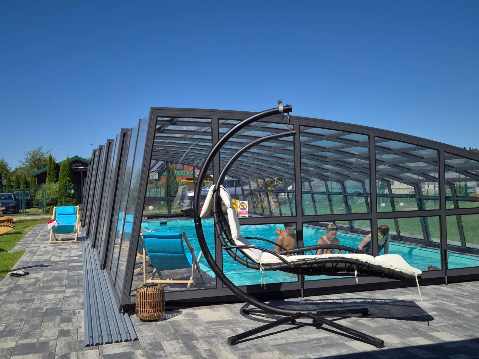 Mit Schwimmbad-Outside