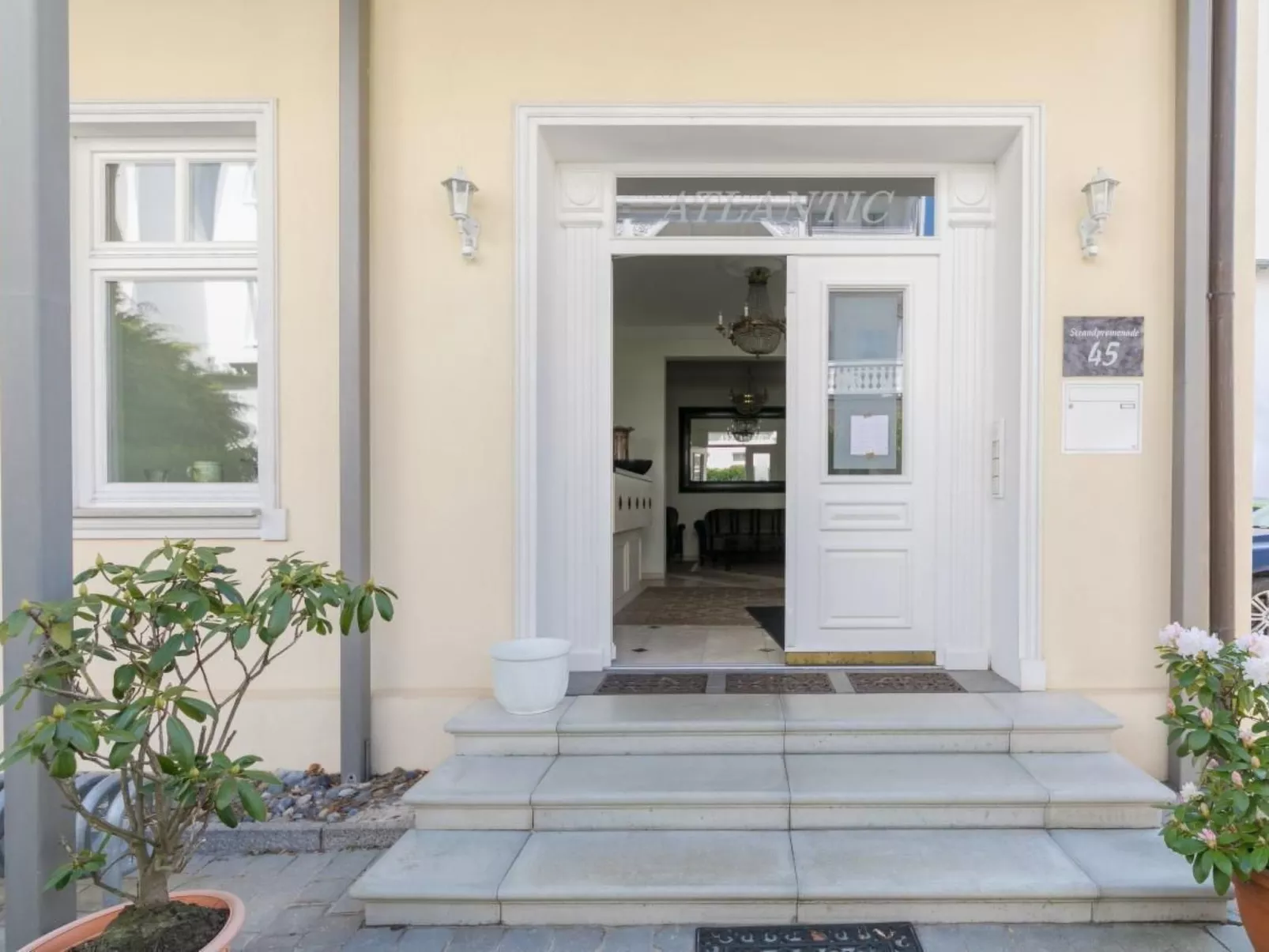 Appartement mit Blick auf das Wasser-Draußen